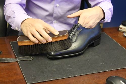 vệ sinh giày tây nam